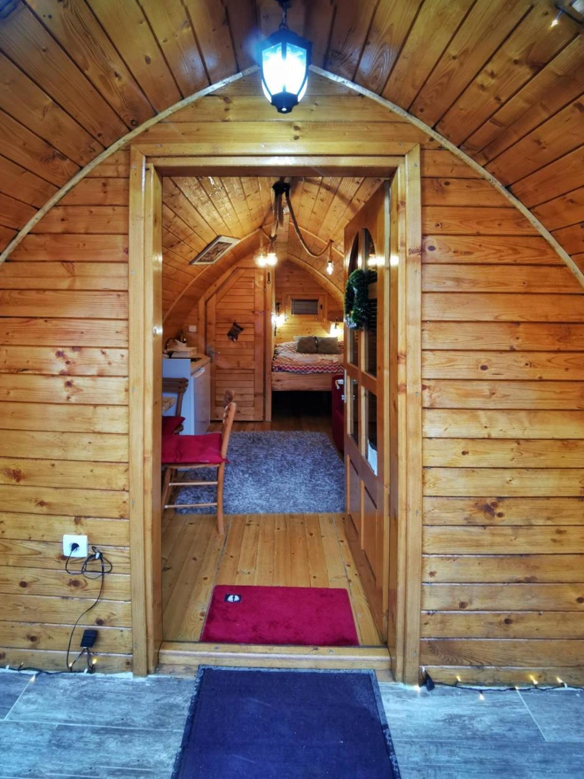 Vila Jelena - Bungalov Crni Vrh Luaran gambar
